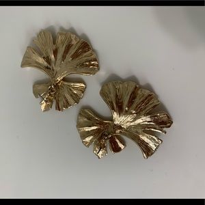 Gold Fleur Earrings